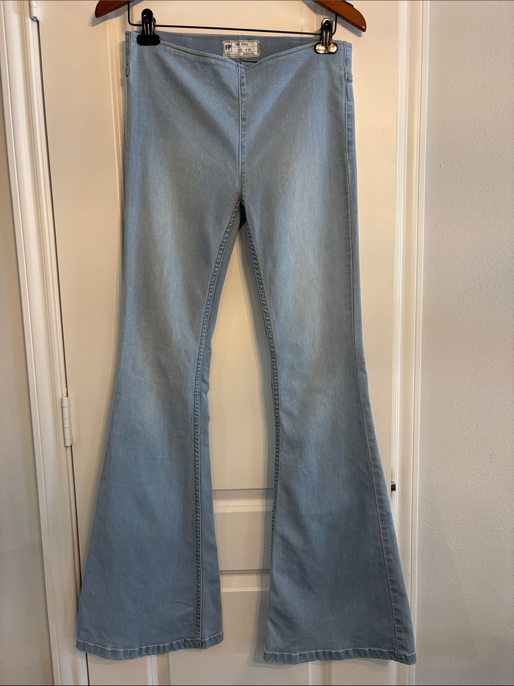Free People Sky Light Wash Denim Flare Pull On Jeans. Size 28